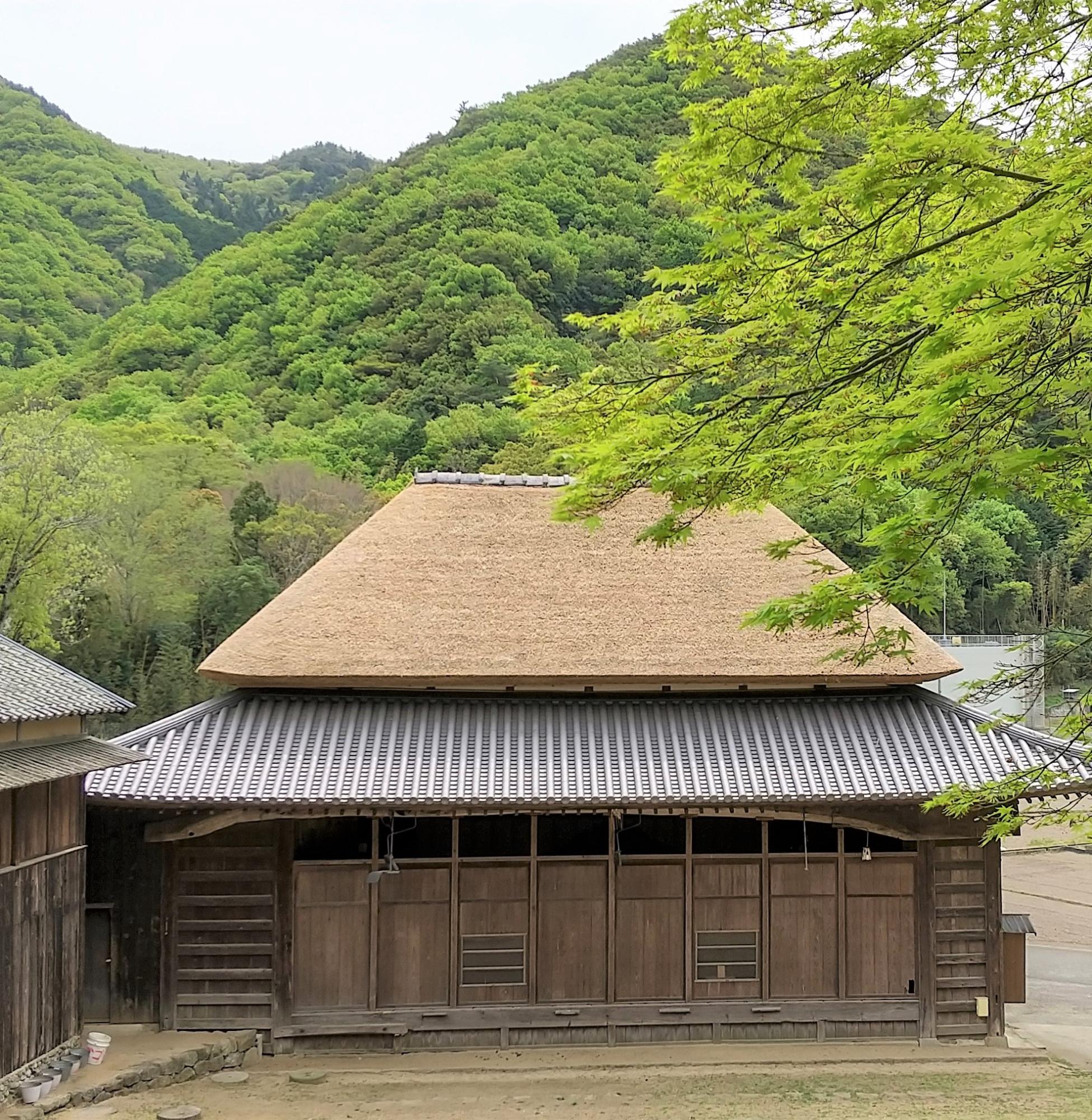 肥土山農村歌舞伎舞台