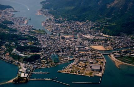 海上に建設された王子前埋立地を上空から写した写真
